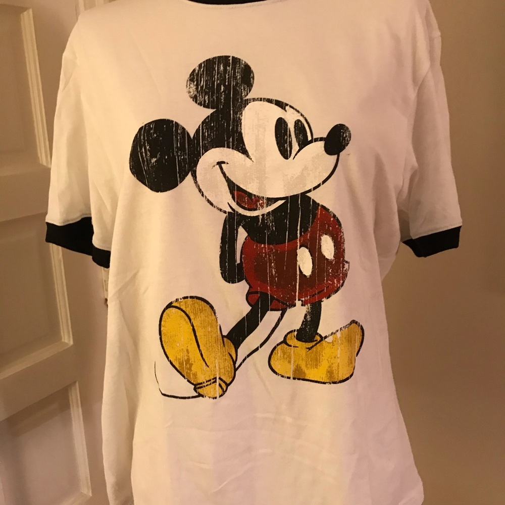 Authentic Walt Disney World graphic tee (NWOT)